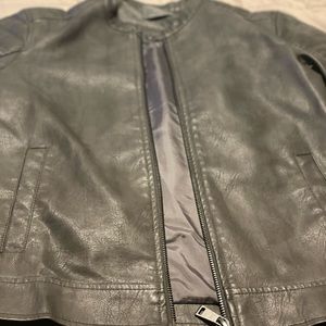 Unisex leather jacket size small gently used